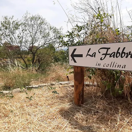 La Fabbrica In Collina 度假居 *